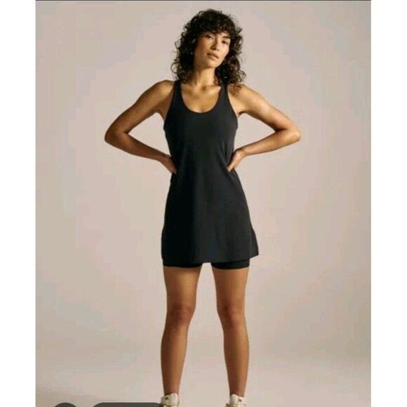Outdoor Voices Dresses & Skirts - Outdoor Voices Jog Exercise Dress Size Small Mini Black Athleisure